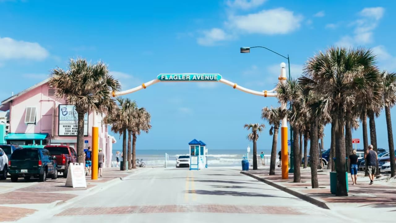 New Smyrna Beach podría implementar toque de queda permanente para menores de edad