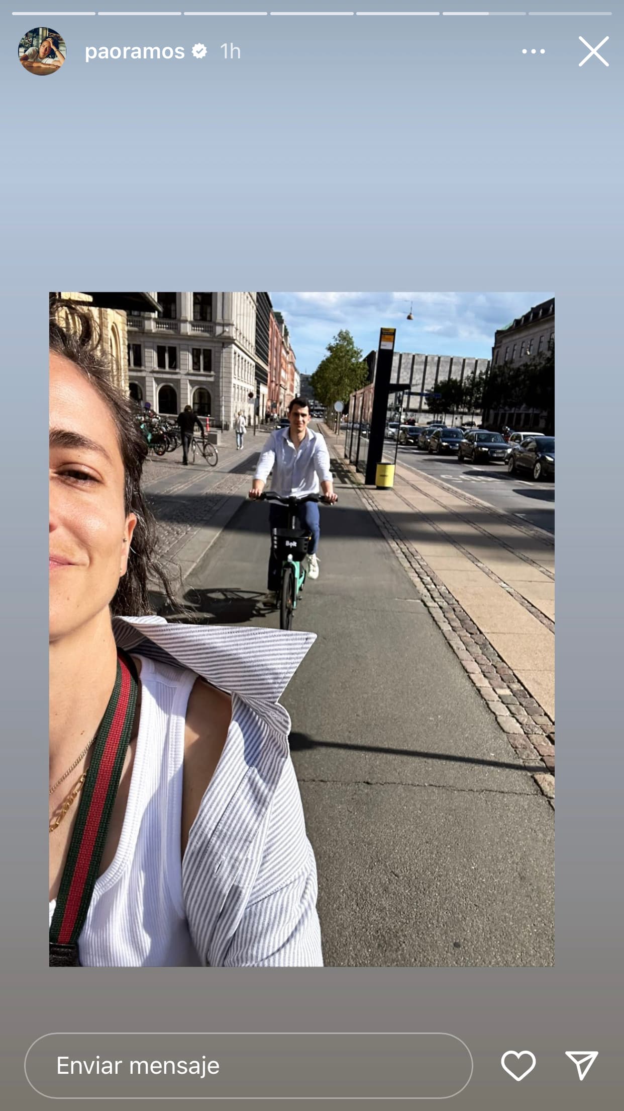 Mientras tanto, los hijos de Jorge Ramos han disfrutado de paseos en bici por la ciudad. 
<br>