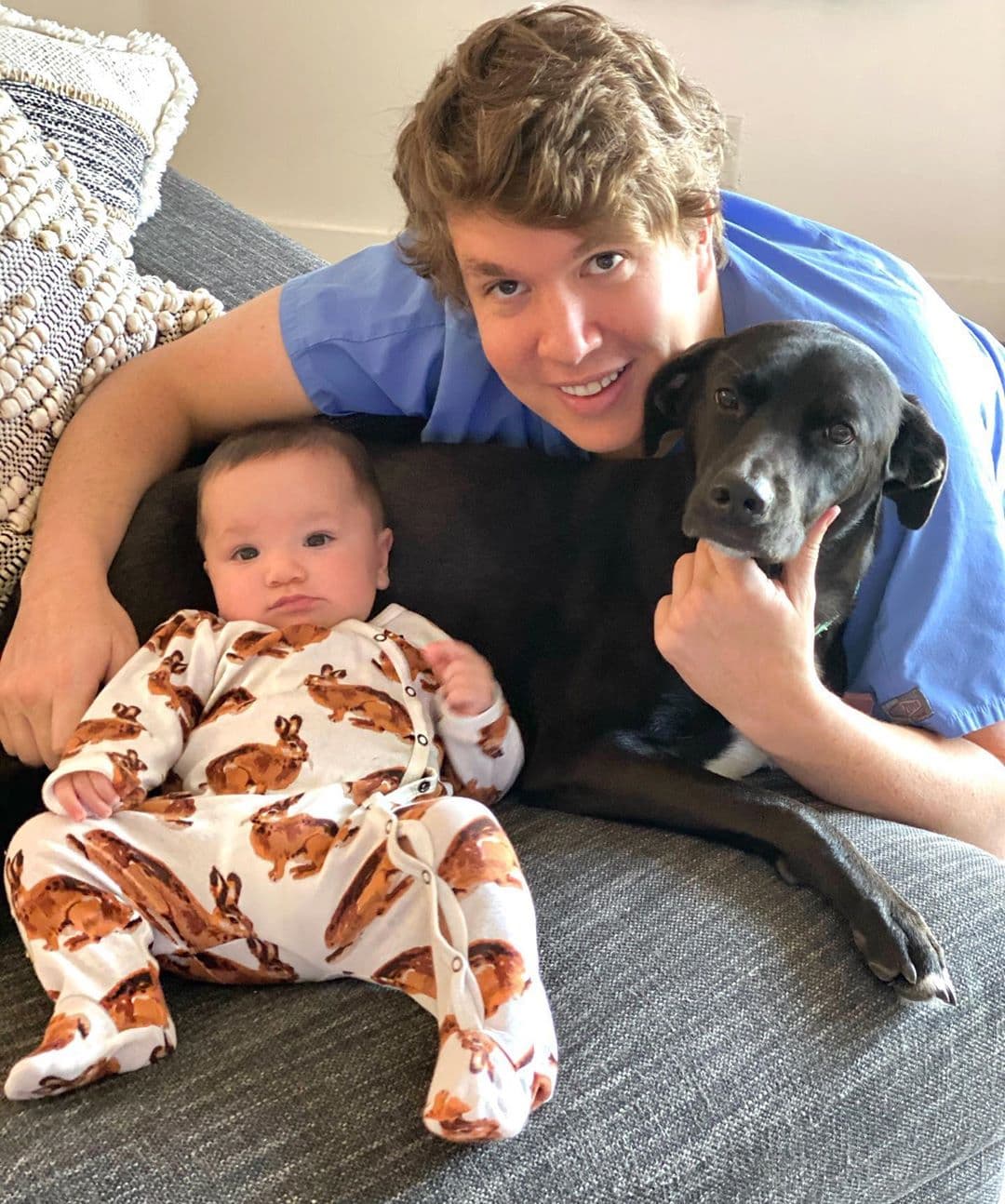 Diego, el hijo de Andrea Chediak está creciendo con una gran mascota y seguro serán grandes amigos.