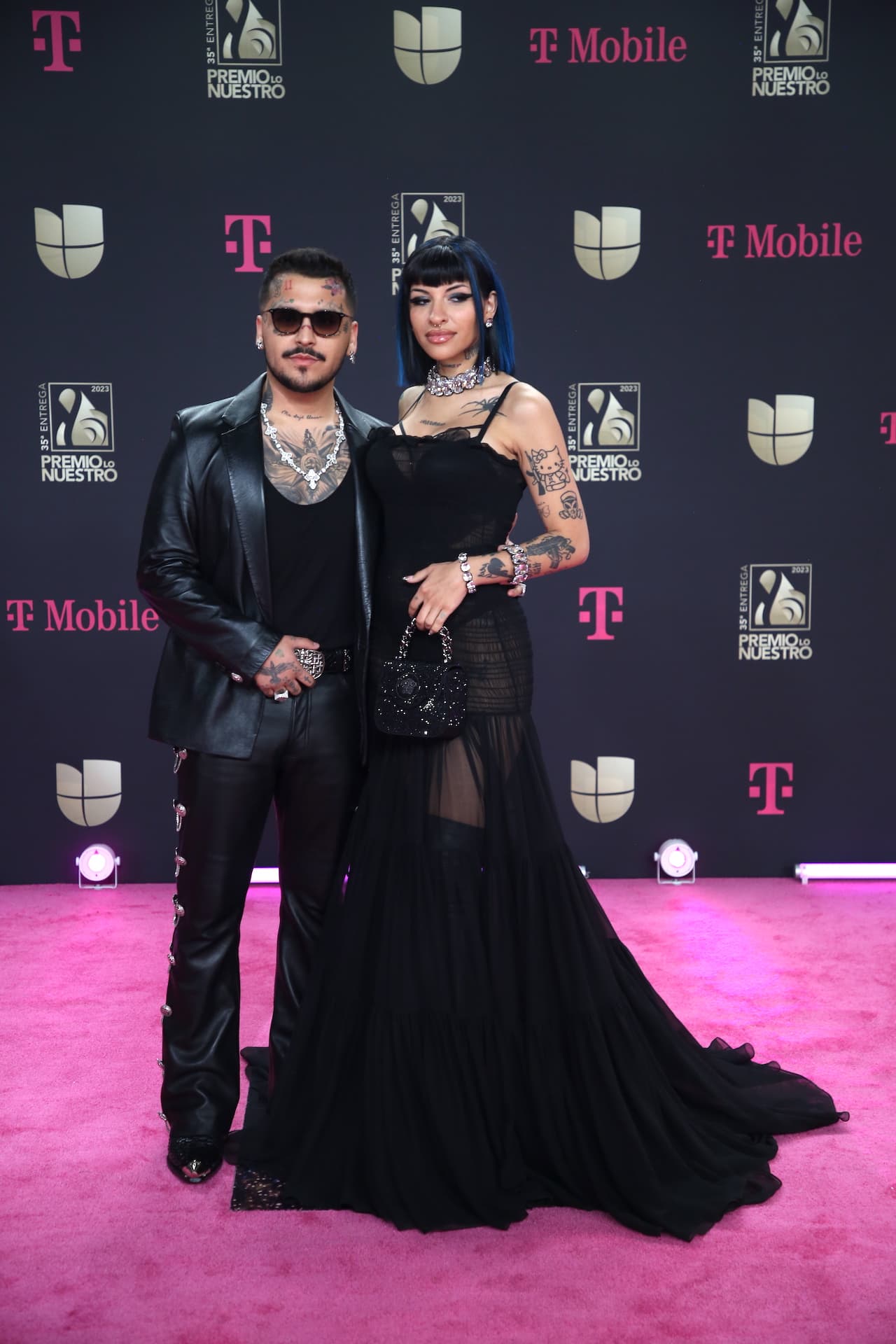 Premio Lo Nuestro 2023: Nodal y Cazzu en la alfombra magenta