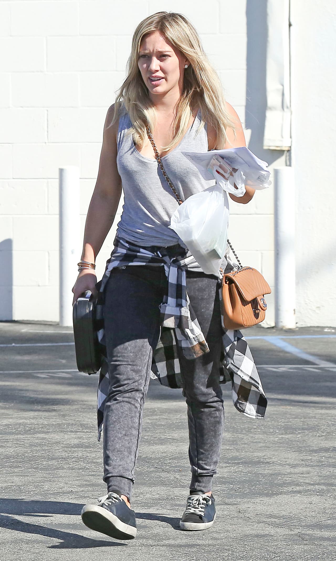 Ahora sí que Hilary Duff está 'armada y peligrosa'.