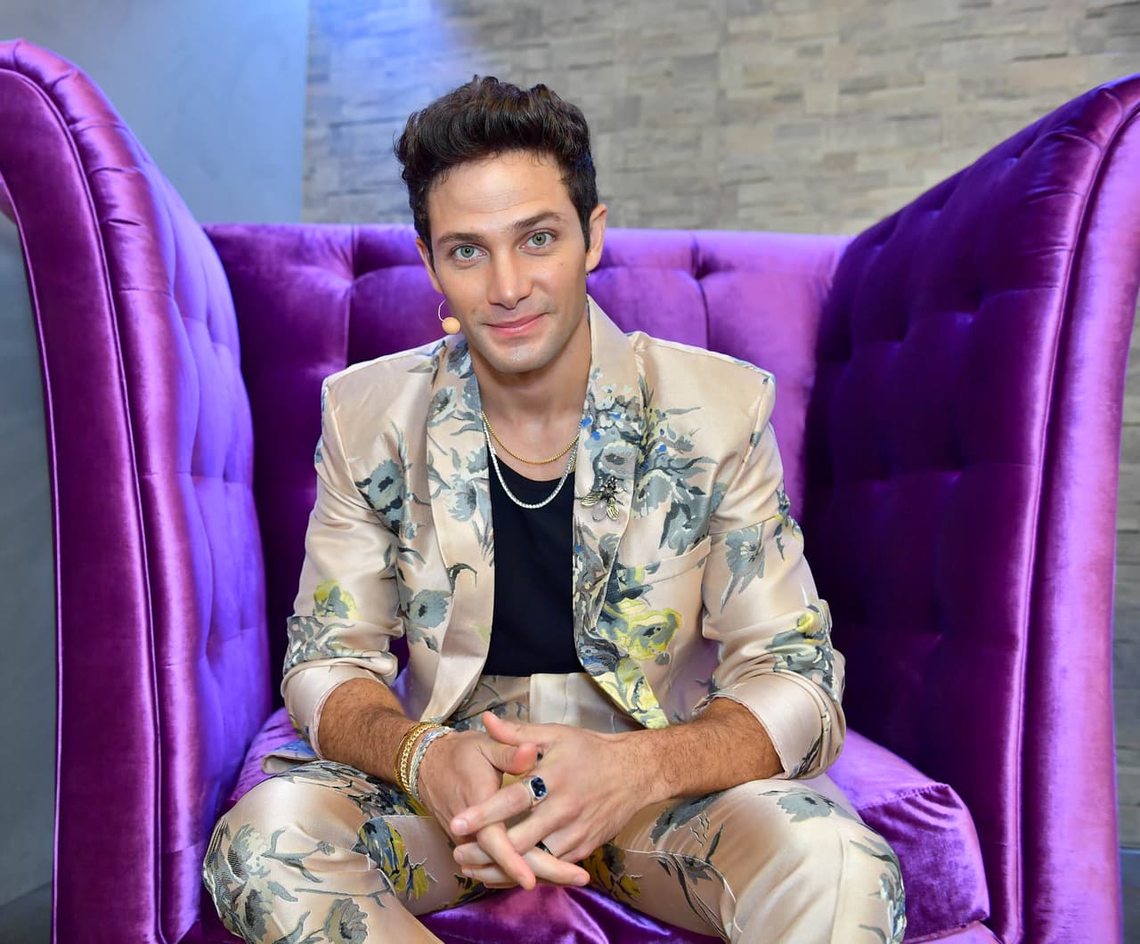 Gabriel Coronel es el reportedo backstage de Nuestra Belleza Latina y a lo largo de la temporada nos ha llevado todos los detalles de lo que ocurre con las chicas mientras no están en el escenario.