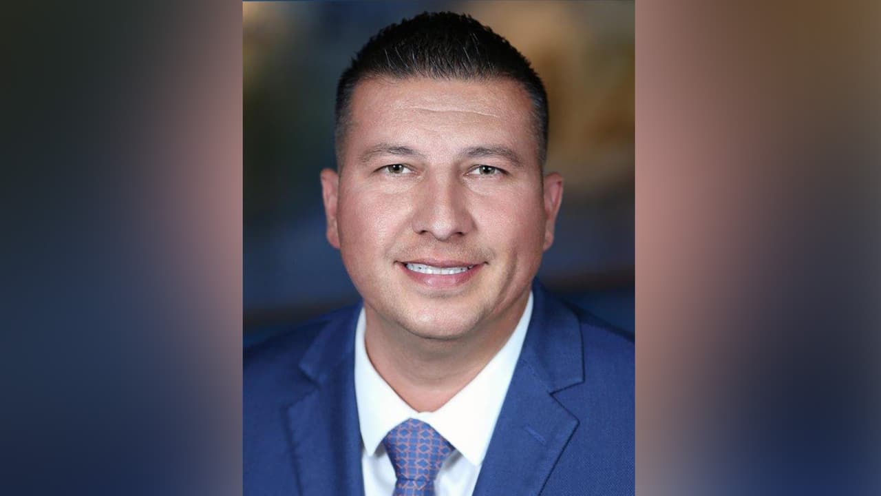 Arrestan al alcalde de Edinburg y a su esposa por presunto fraude electoral