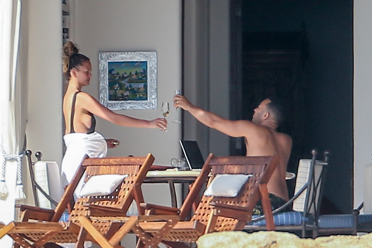 ¡Brindando por su amor!