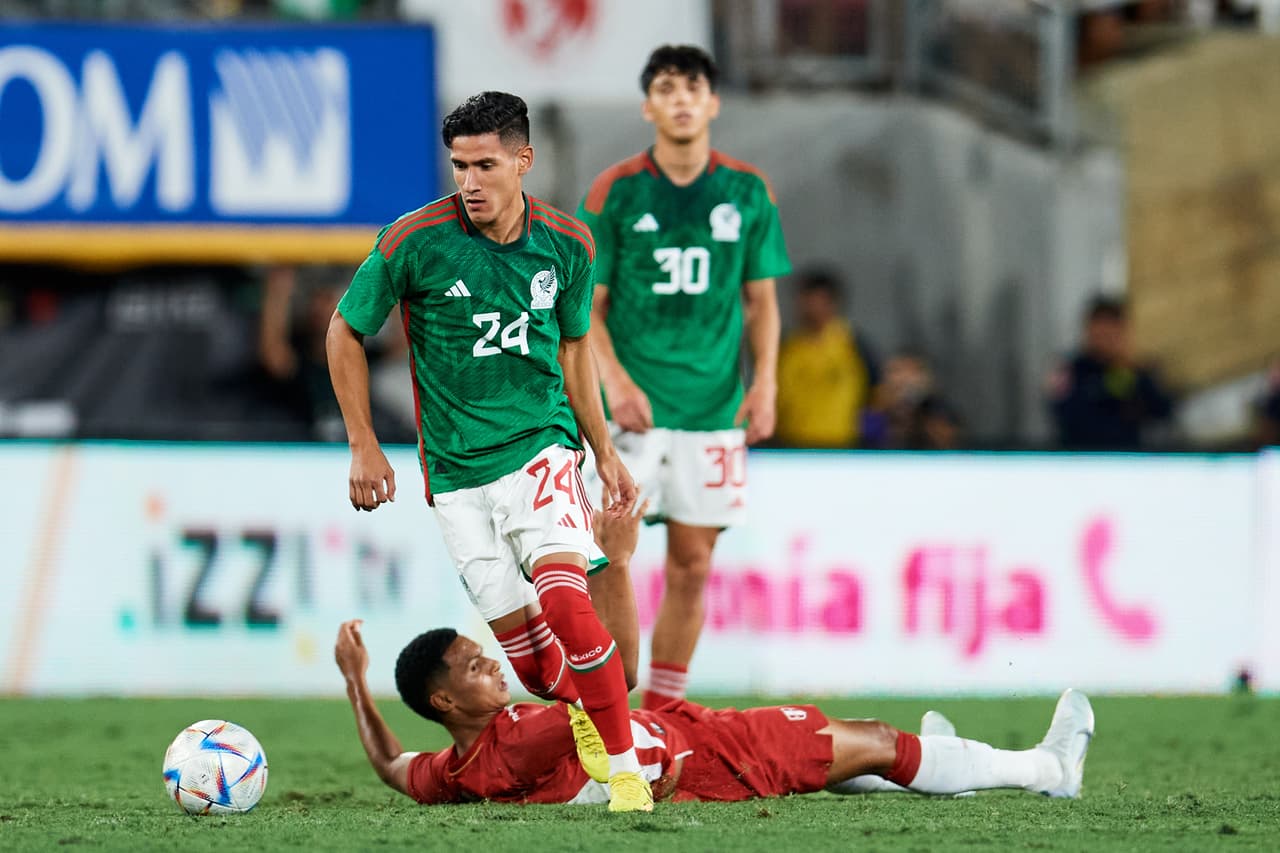 El 'Chucky' Lozano fuie el héroe en un partido apretado que se perfilaba para un empate sin goles.