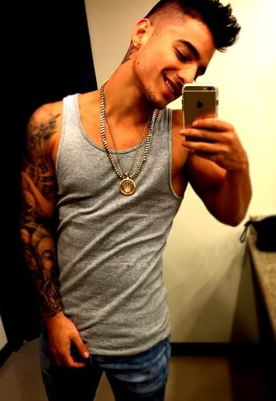 En entrevista con Buzzfeed orgulloso presumió de la comida de su tierra y dijo que podría pasar día y noche comiendo bandeja paisa, un platillo típico de Colombia.