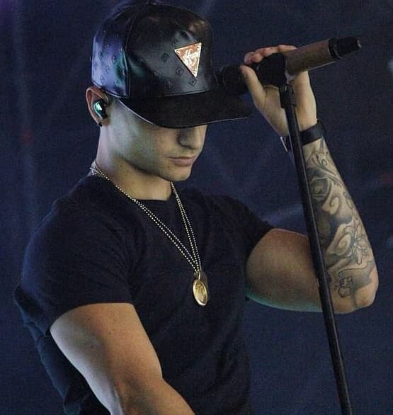 6. SU MÚSICA. Sus temas 'La Temperatura', 'Addicted' y 'La Curiosidad' nos han hecho pasar las mejores noches y bailar hasta el amanecer.