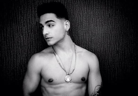 El joven perteneció a los mejores equipos de Colombia y estuvo a punto de jugar casi en las primeras ligas, pero pasó el tiempo y se inclinó más por la música.