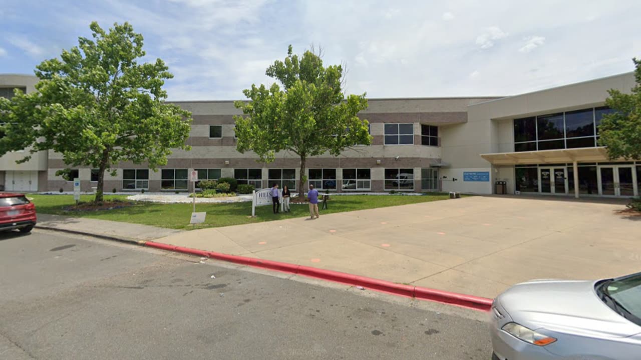 Arrestan a dos estudiantes por llevar armas a escuela secundaria de Durham