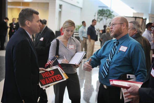 Corrine Sipich, de Blue Cross/Blue Shield, invito a los veteranos a hacer sus solicitudes en línea y destacó que la industria del cuidado a la salud puede ser una buena opción para mejorar la economía el país.