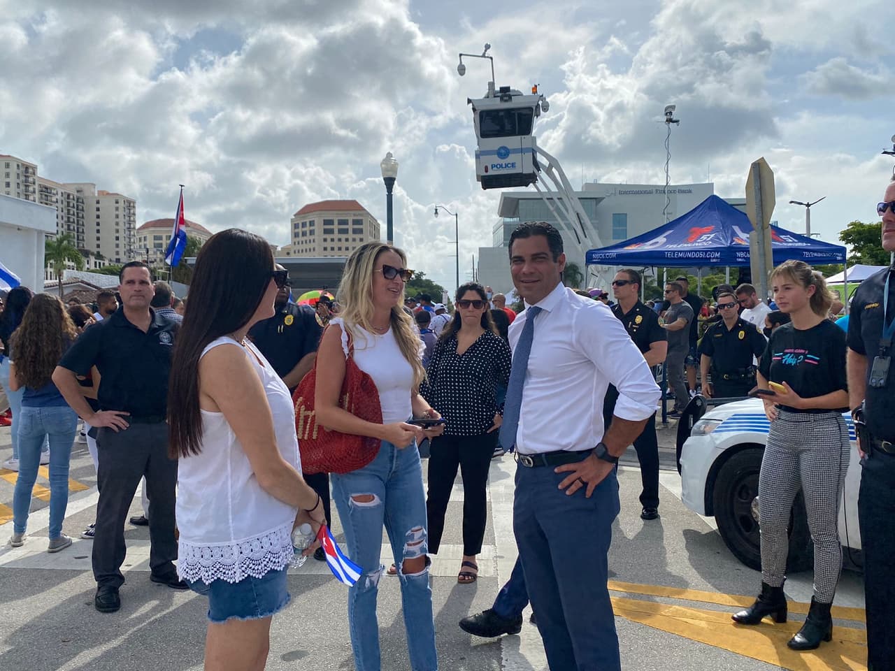 El alcalde de la ciudad de Miami, Francis Suárez, también estuvo presente.