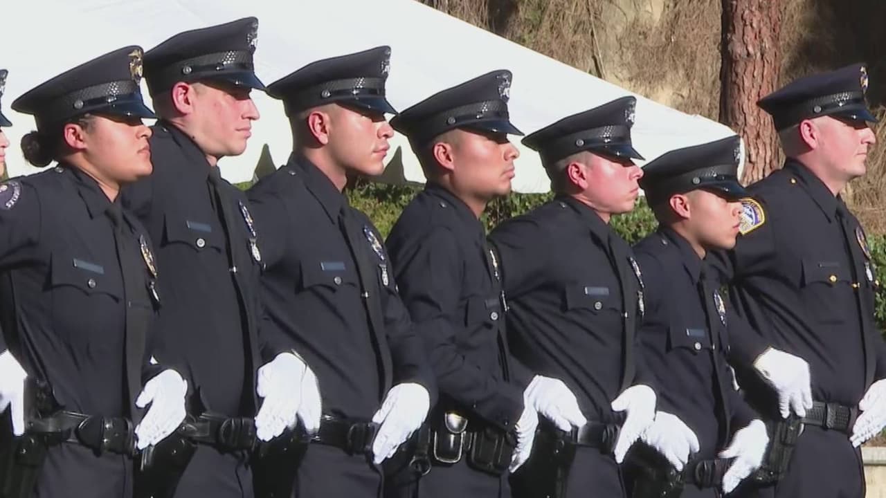 La ciudad de Los Ángeles busca frenar una crisis ante la falta de policías