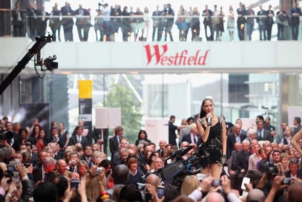 El Grupo Westfield, propietarios australianos del recinto, estimaron en más de 100 mil los visitantes que acudieron a la inauguración.
