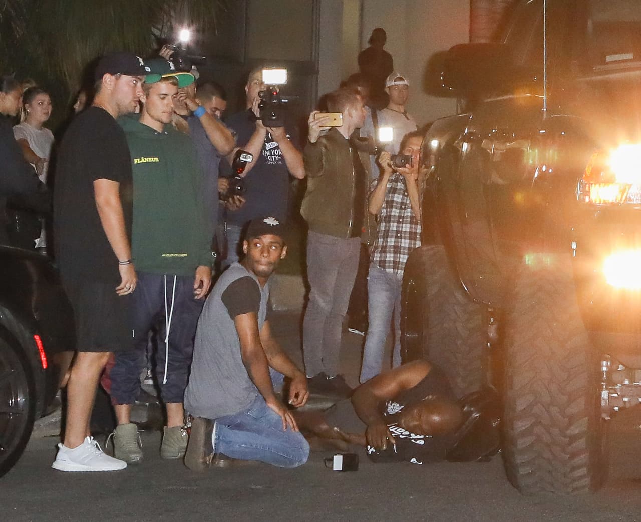 Tras el peritaje, las autoridades determinaron que se trató de un desafortunado accidente a causa de los flashes y otras luces de las cámaras que impidieron la buena visibilidad del cantante canadiense.