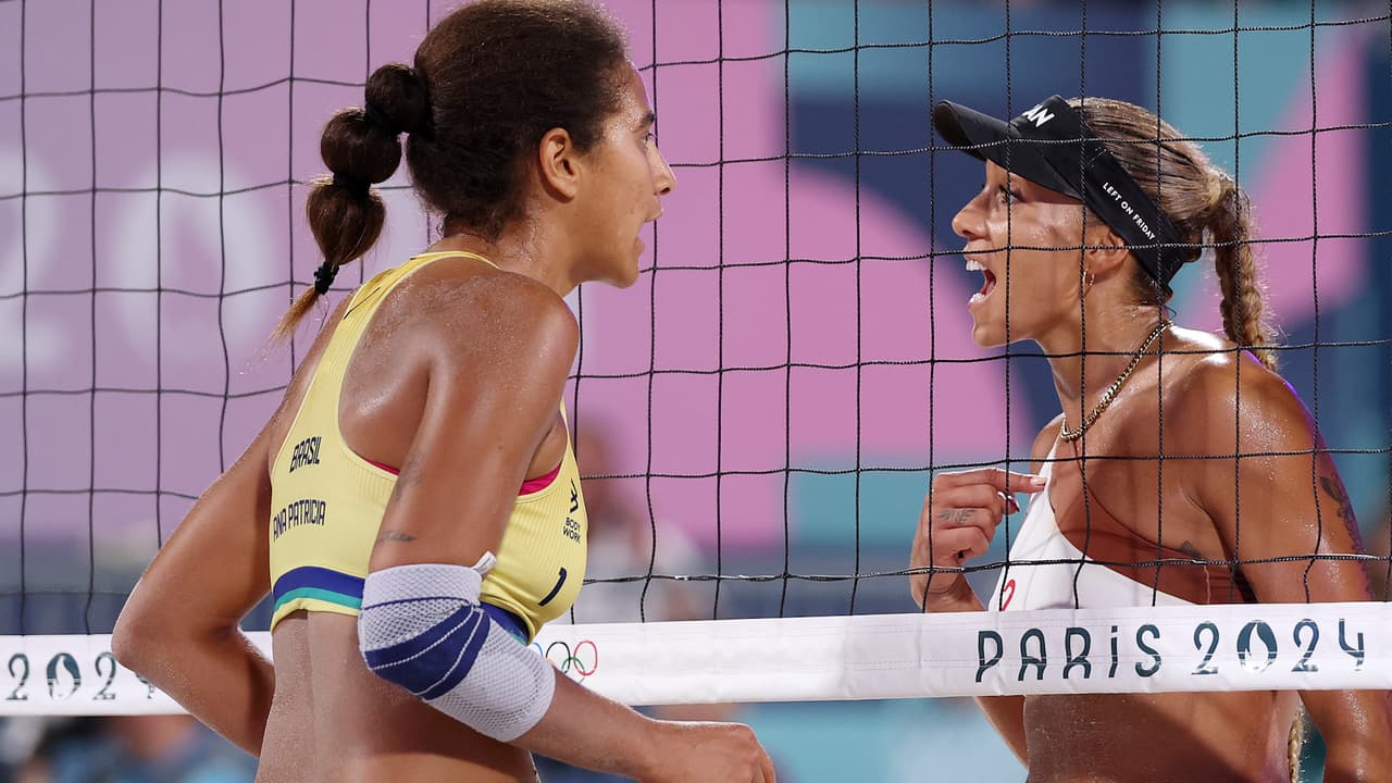 Calman riña en voleibol de playa femenino con canción de John Lennon