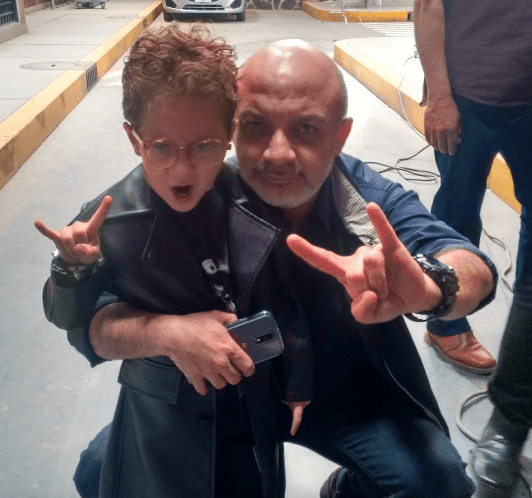 Su personalidad rebelde ha cautivado a todos, ¿no crees que es adorable?