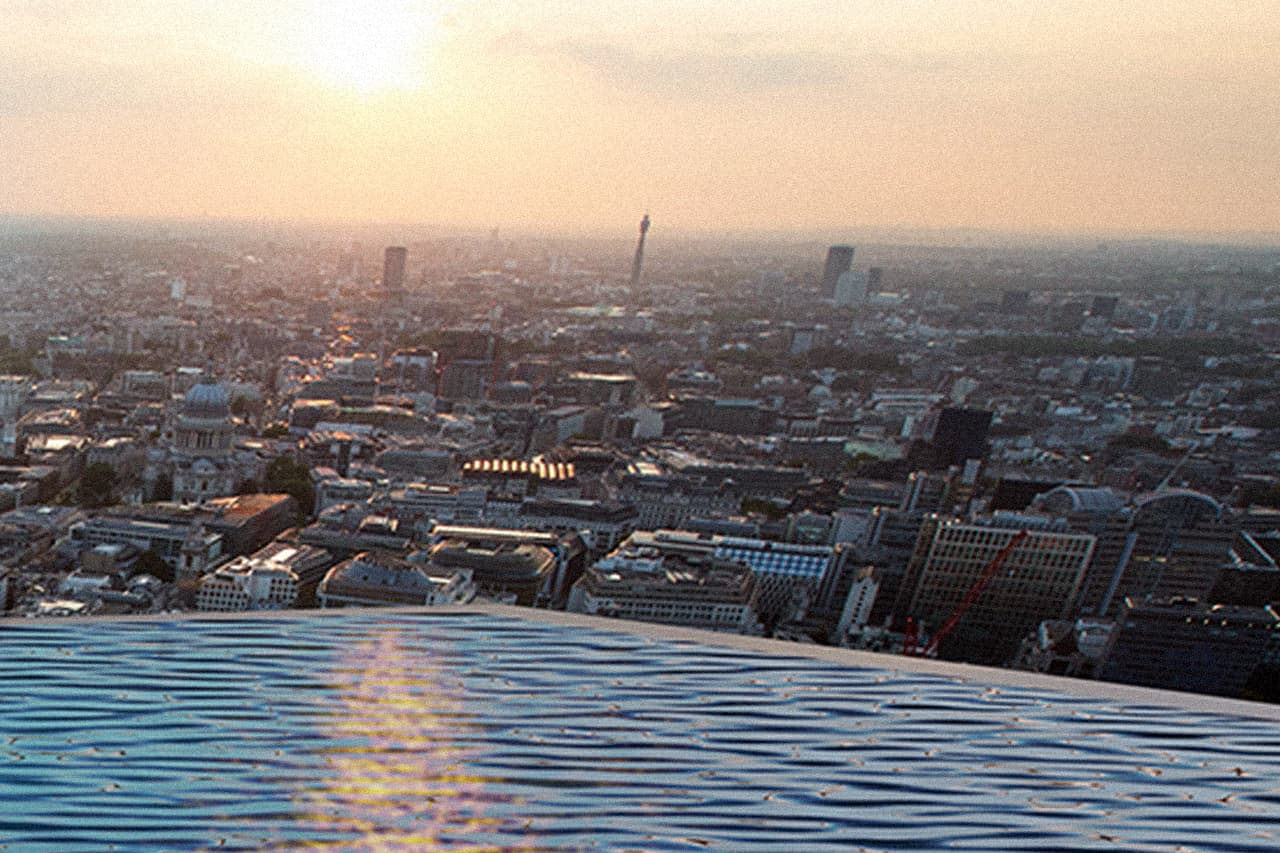 Los diseñadores de la piscina decidieron que sus bordes serán fabricados con acrílico fundido en lugar de vidrio. Este material tiene una longitud de onda parecida a la del agua y la luz se refracta de manera similar, lo que hará que la pileta se vea siempre completamente transparente y limpia.