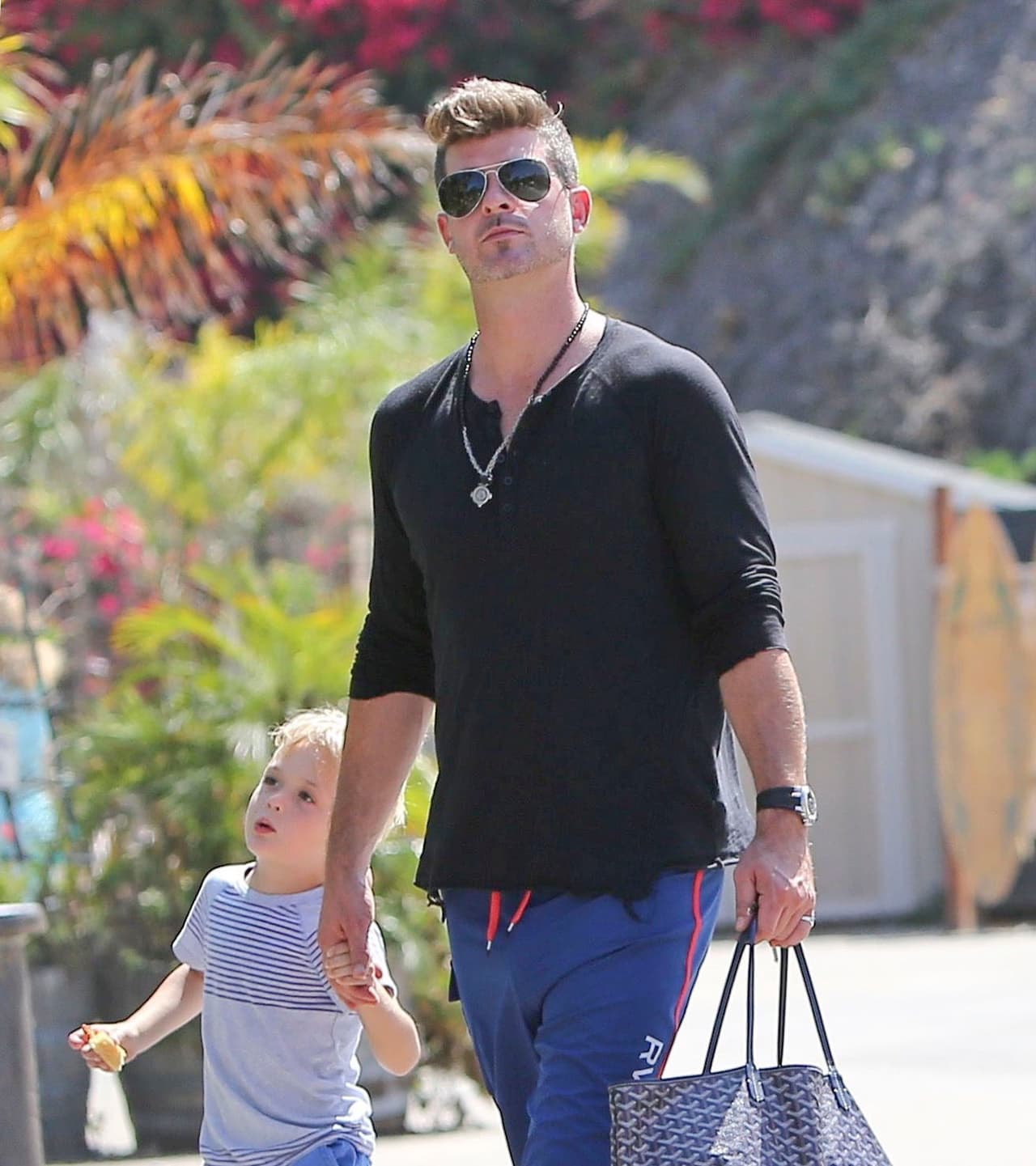 Robin Thicke recluta a Nicki Minaj en su nuevo tema, "Back together"