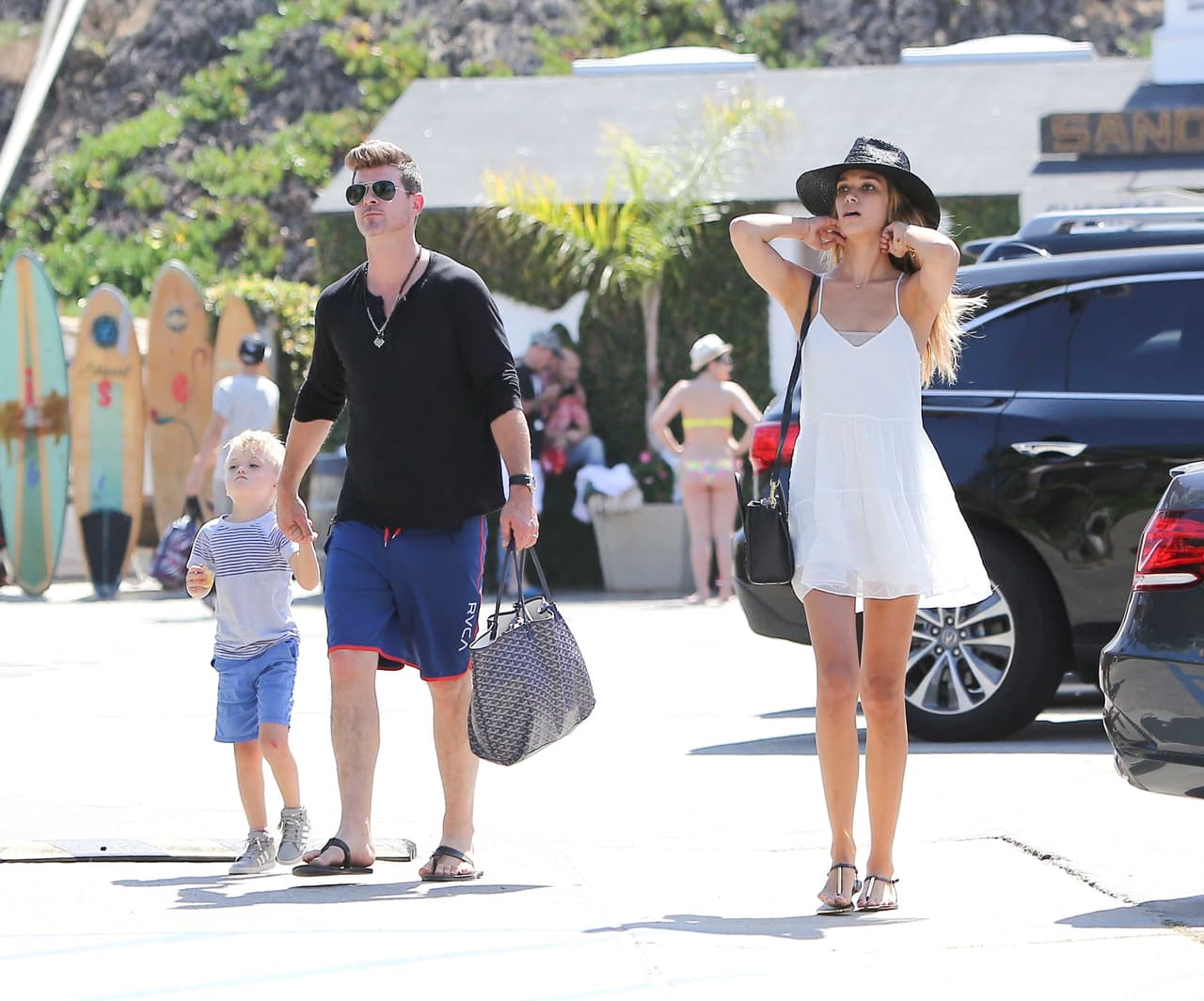 En cambio, Robin y Julian sí tenían pensado darse un chapuzón.