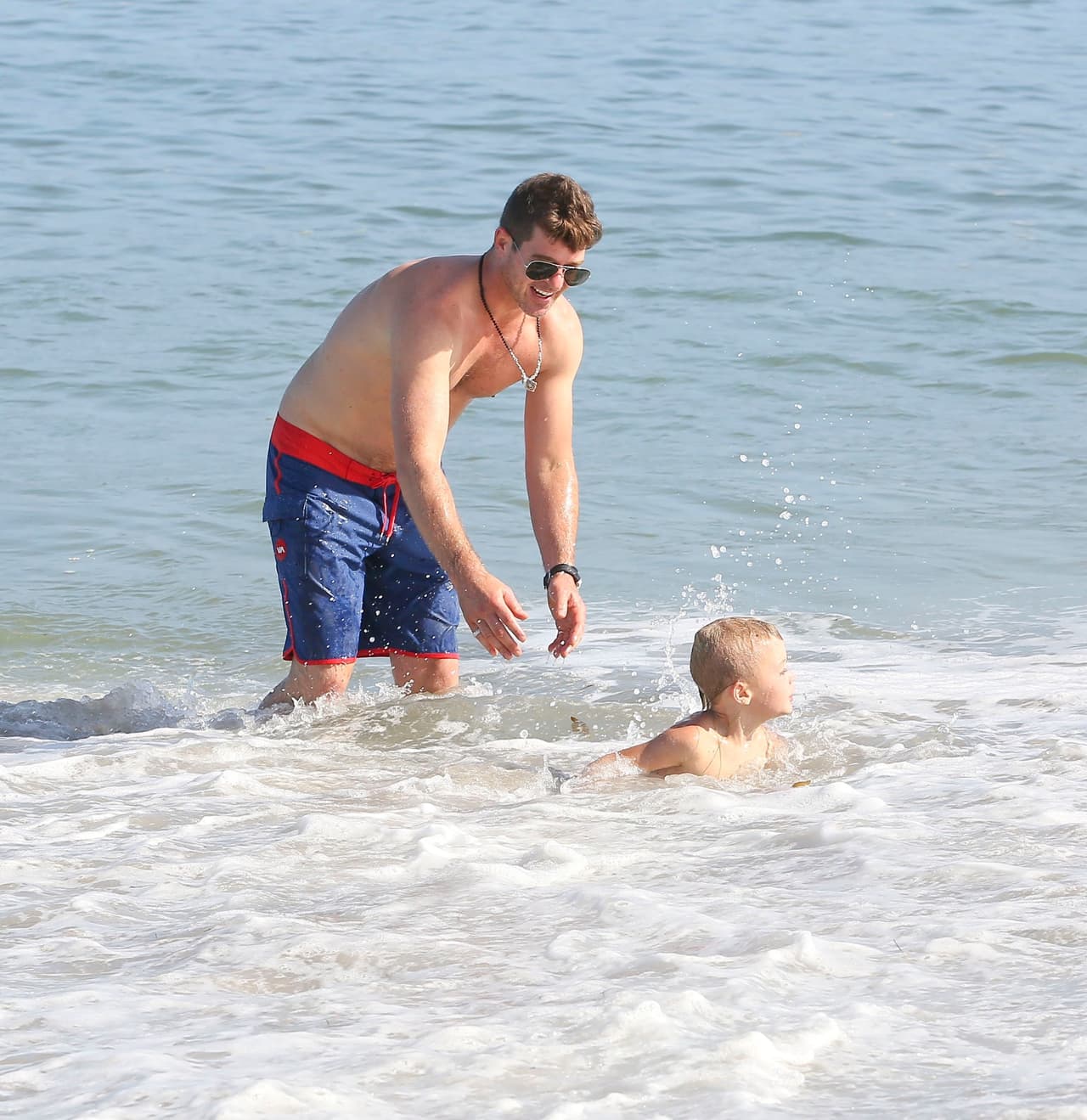 ¡Córrele a ayudarlo, Robin!