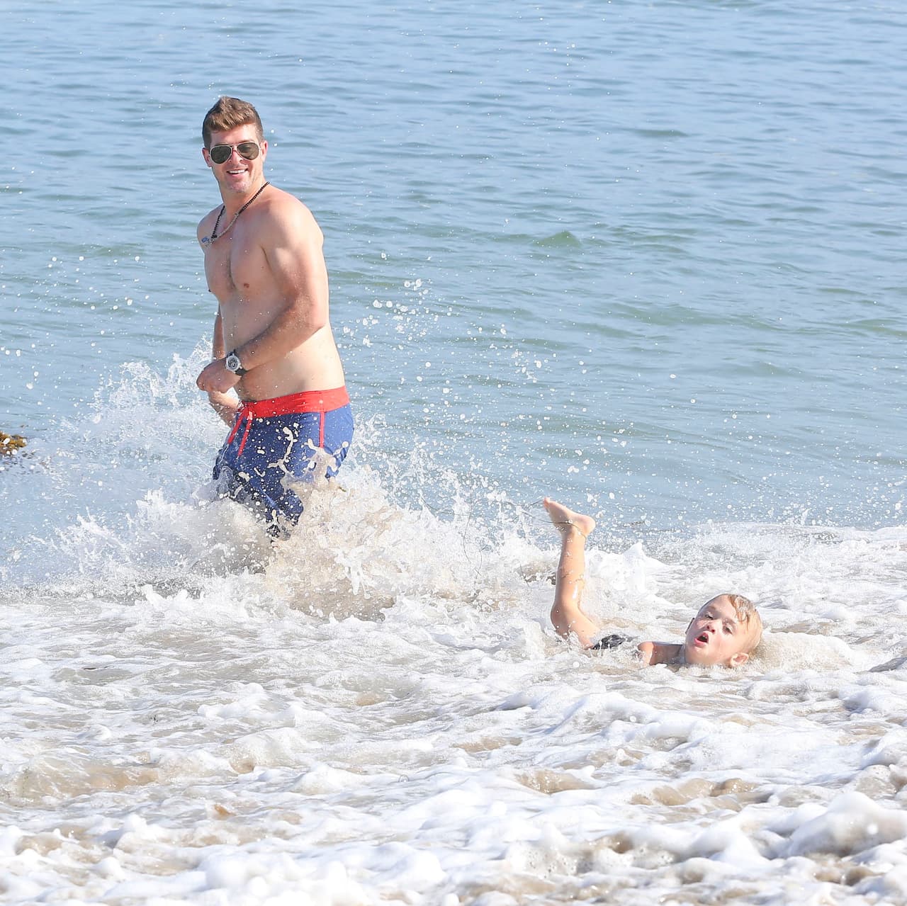 Y mientras, el padre muerto de risa.