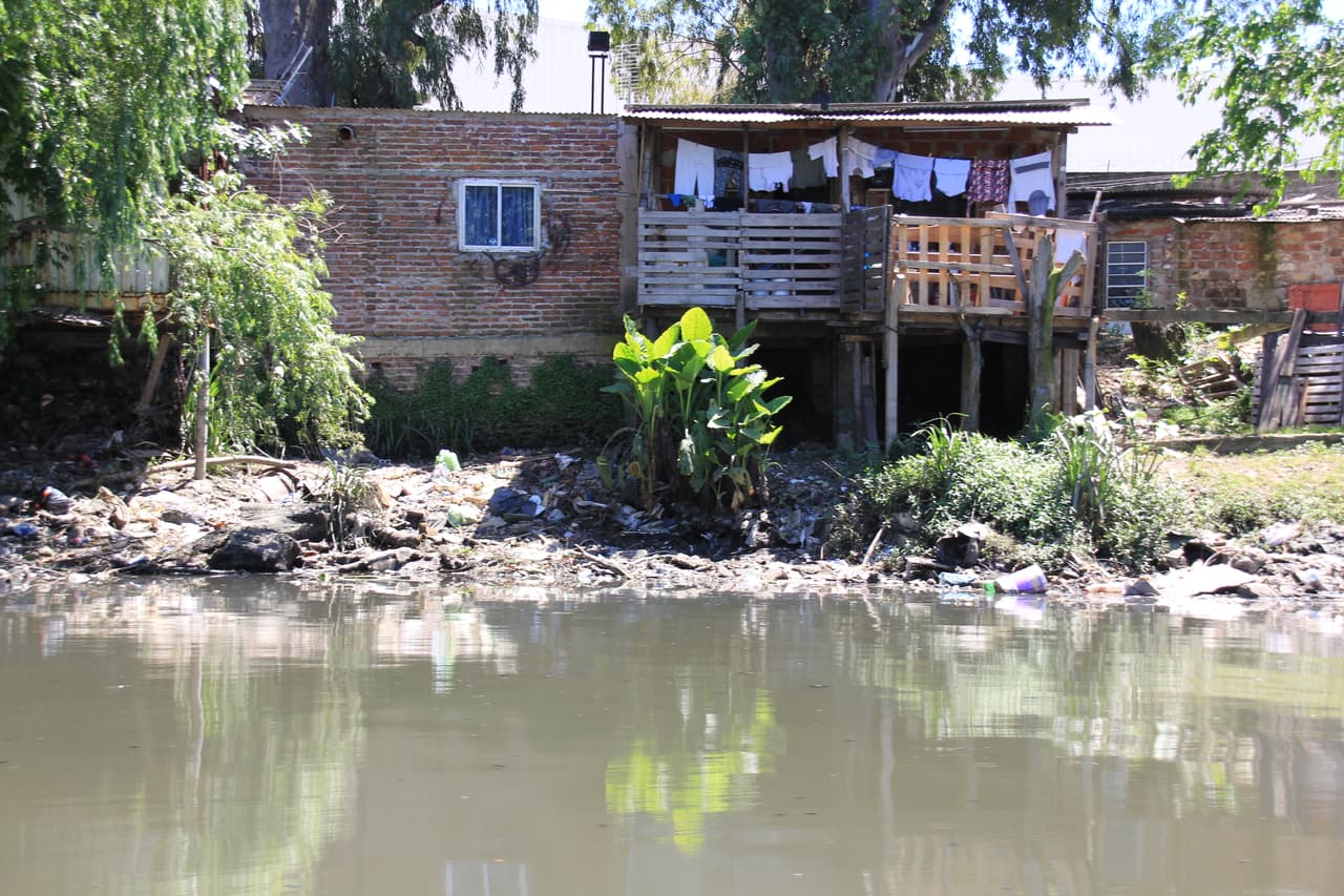 Los residentes pobres de Buenos Aires conviven con uno de los ríos más contaminados del mundo