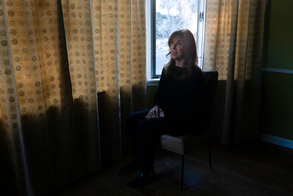 “Este año el error número uno puede ser confiar en su memoria, no traer esas cartas que está mandando el IRS y decir, ‘yo creo o estoy seguro que fue esta cantidad que me mandaron’. Si no verifica, si no trae esa carta consigo y la cantidad que usted cree que es no es la cantidad exacta, le puede generar un retraso de semanas o hasta meses”, dijo Moreno.