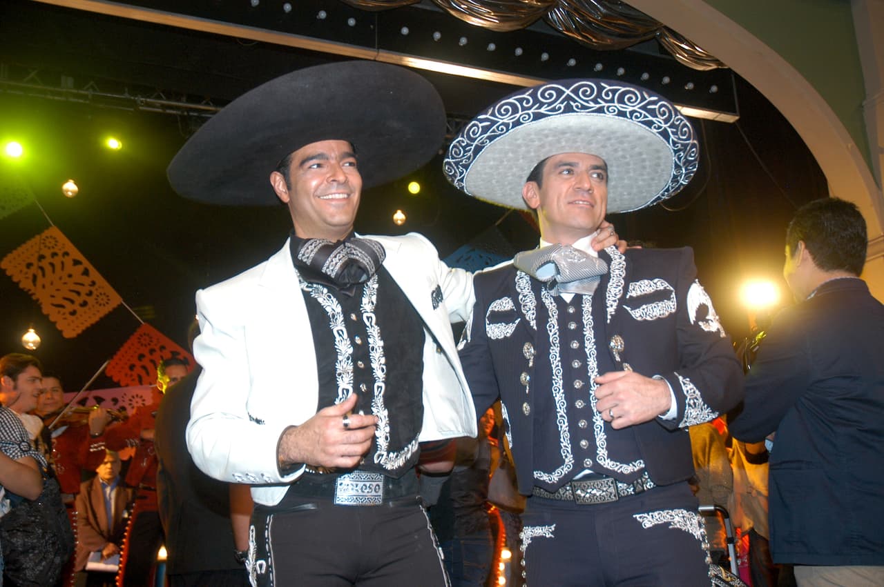 “Mi trabajo será de imponer disciplina y entonces lo trataré como niño chiquito, ya hablé con él, lo perdoné y le hemos pedido respeto no solo a la producción sino también al público y al personaje; él acepto”, explicó Salvador Mejía al diario El Universal en marzo de 2013.
<br>