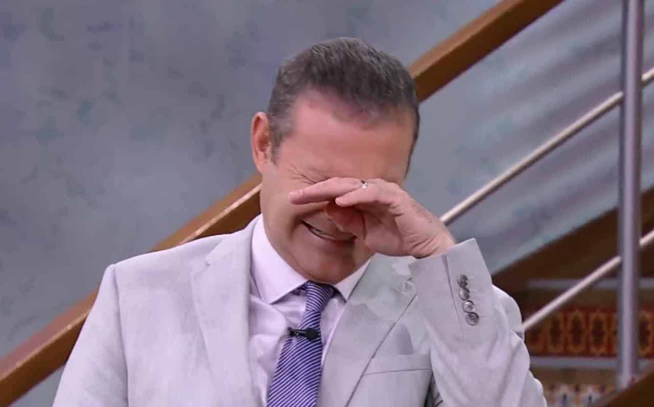 “Yo soy bien chillón, lloro por lo que sea. A mí no me molesta, a mí me gusta ser chillón”, agregó Alan Tacher.
<br>