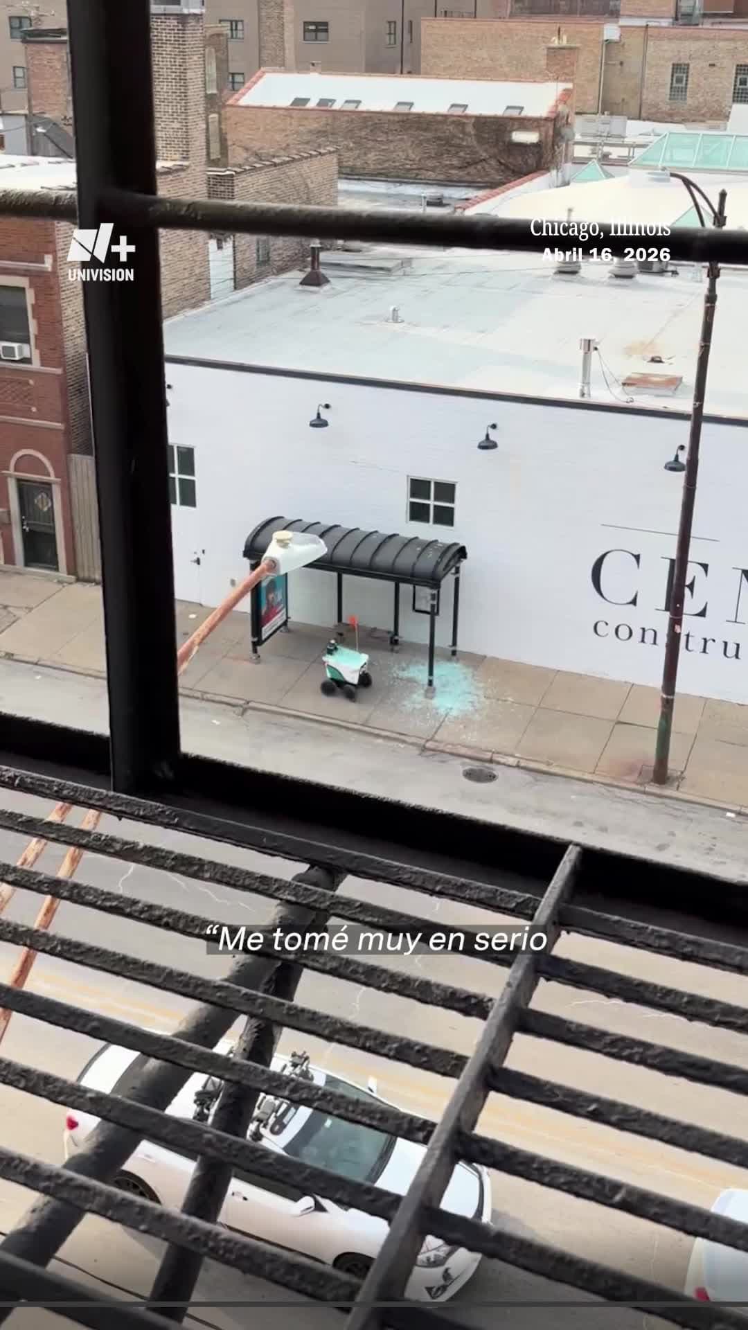 “Nasir” pide disculpas tras chocar con parada de autobús en West Town