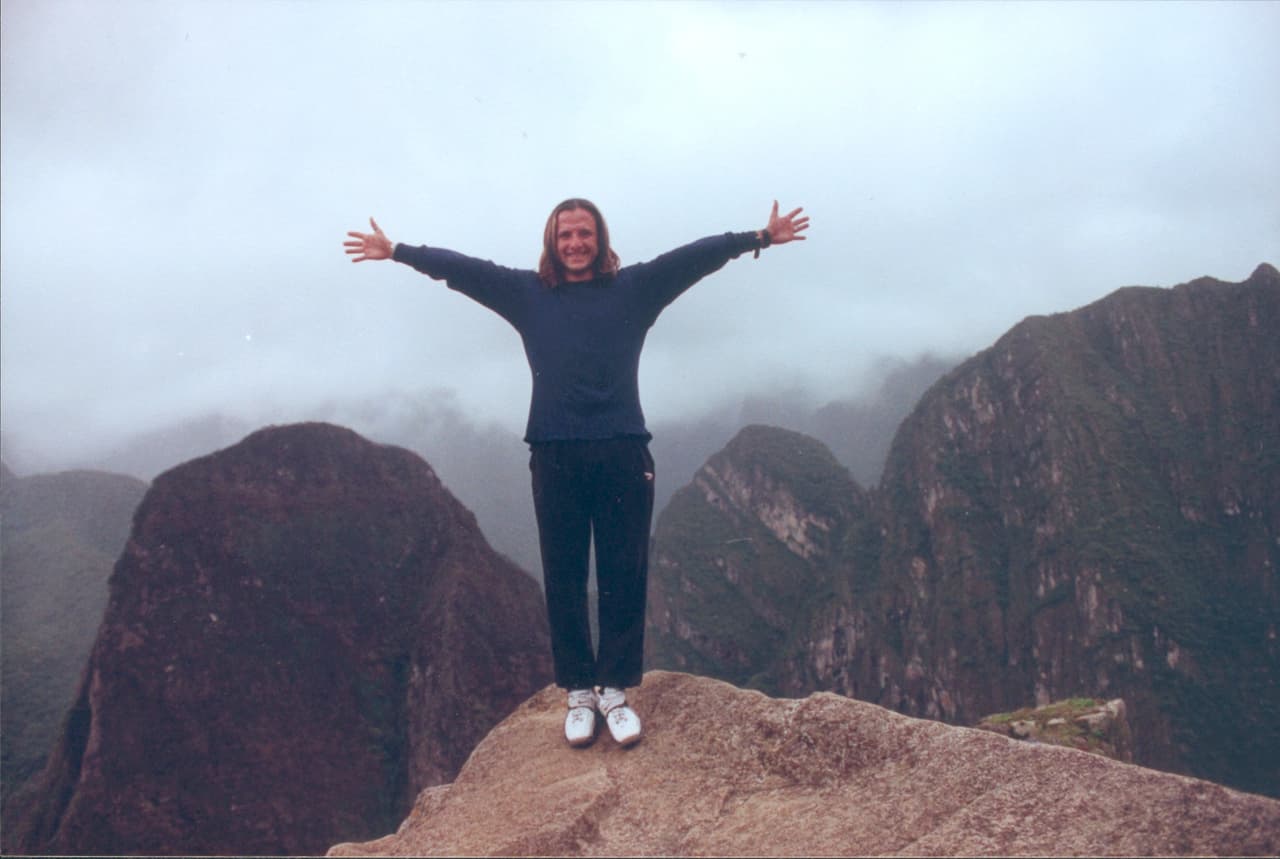 La guionista Yereli Arizmendi, quien se encontraba en dicha reunión, platicó que 
<b><a href="https://www.univision.com/entretenimiento/eduardo-palomo-asi-fue-el-dia-que-a-juan-del-diablo-le-traiciono-su-corazon-salvaje" target="_blank">el actor estaba riéndose a carcajadas </a></b>(porque les acababan de contar un chiste) cuando "se quedó dormido". Aunque recibió auxilio, el galán de telenovela murió en el lugar.