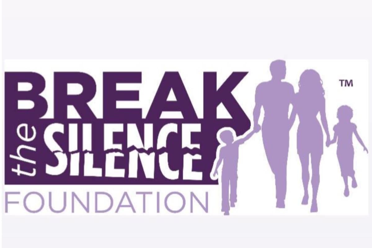 Break the Silence Foundation tiene como objetivo ayudar a las personas que están en una relación abusiva y terminar con la violencia doméstica que viven. El número para llamar es 773-780-0065. Y su sitio web está haciendo
<b><a href="https://www.breakthesilencefoundation.org/" target="_blank">clic aquí</a></b>.