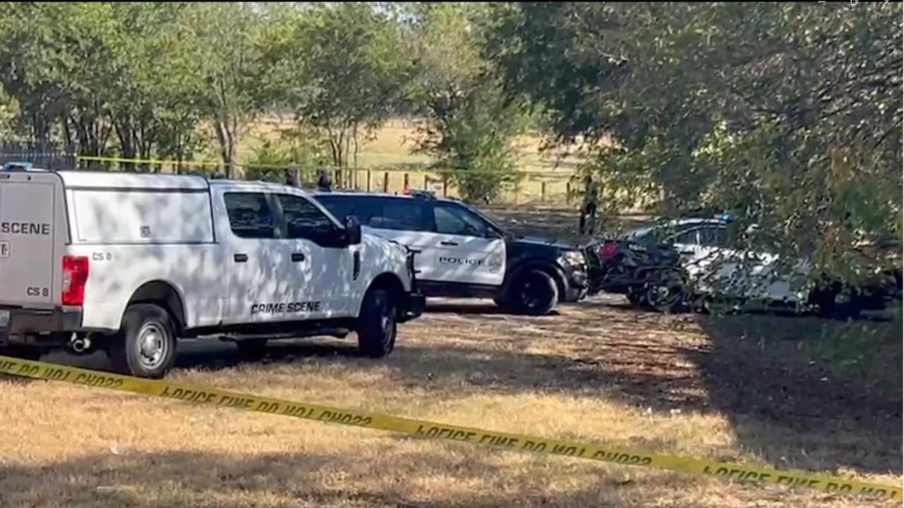 Mujer es hallada muerta detrás de un taller de autos al norte de Austin