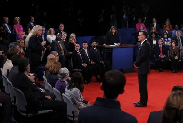 El tema migratorio también se incluyó en el debate, tras ser propuesto por el público, cuando una mujer interrogó a Romney sobre la cuestión de los inmigrantes.