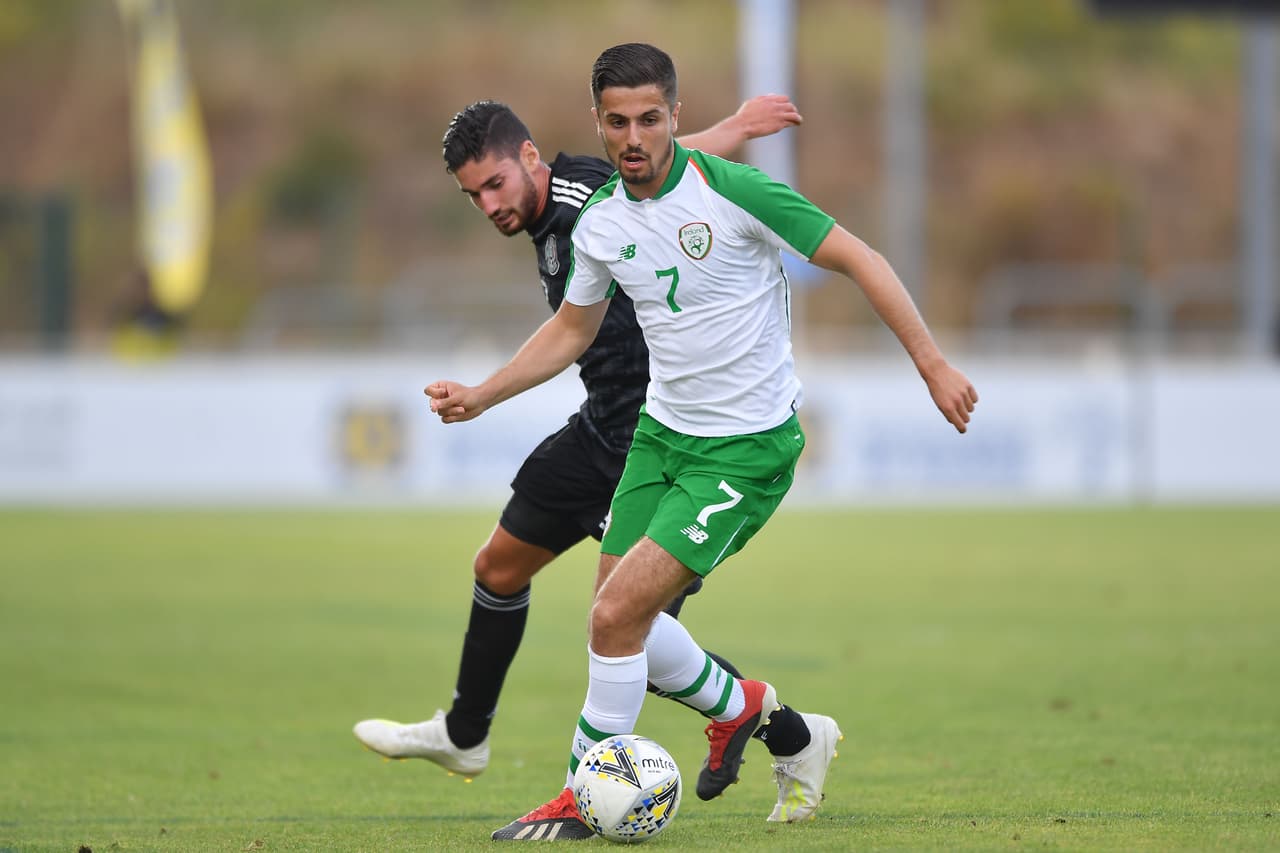 Iralnda supo cómo llevar el duelo para que al descanso ambos seleccionadons se fueron sin goles.