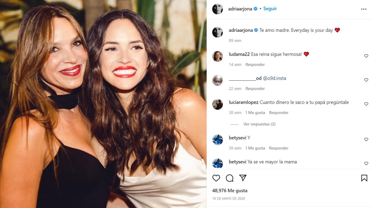Adria Arjona junto a su mamá, Leslie Torres.