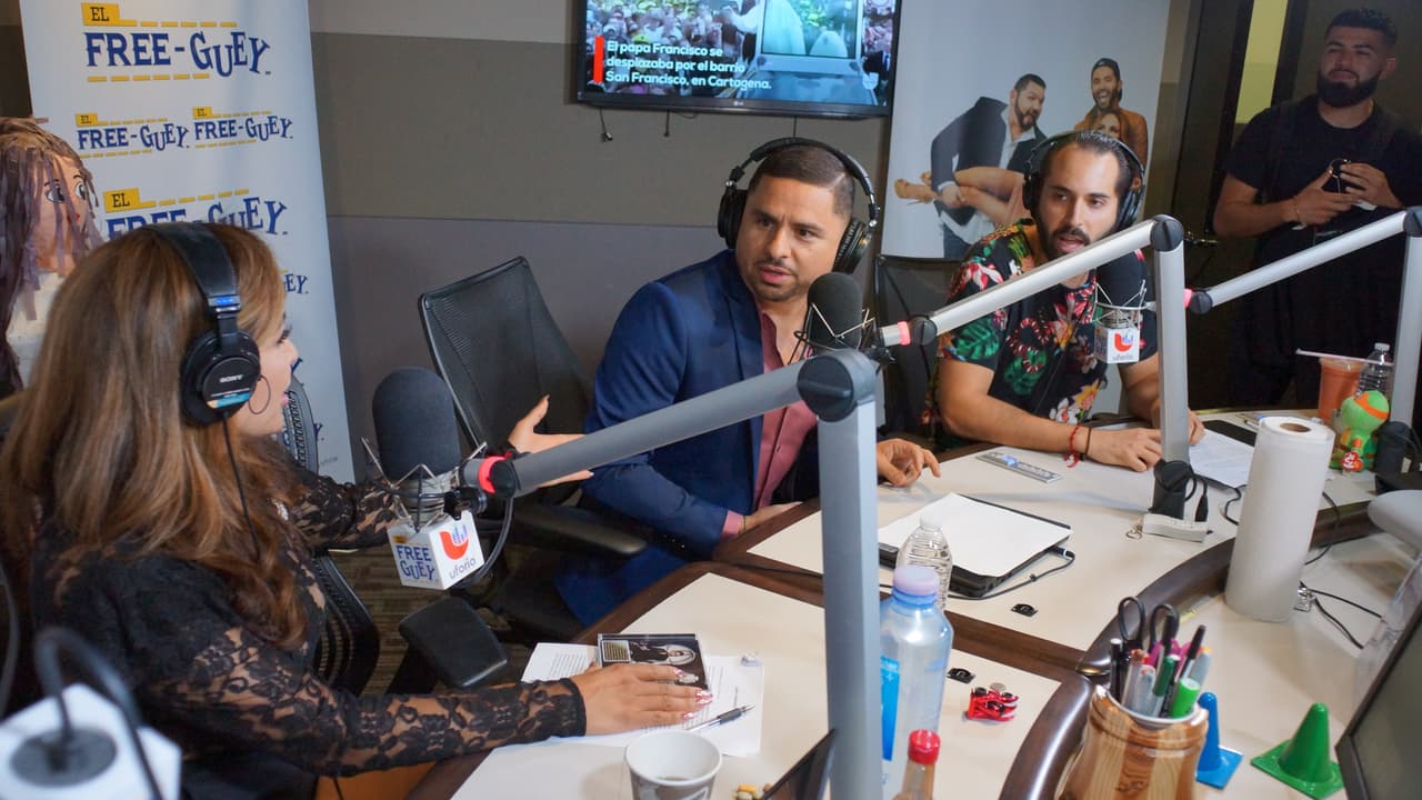 <b><a href="http://www.univision.com/temas/larry-hernandez">Larry Hernández</a></b> está de manteles largos con su nuevo disco 'Lo Blanco y Lo Negro de Mi Vida' y confesó que algunas de las canciones las escribió en la carcel.