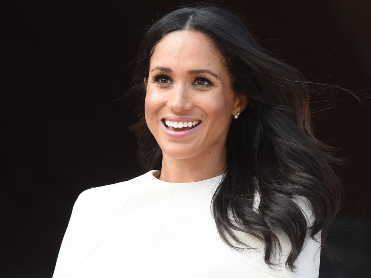 <b><u>Meghan Markle</u></b>
<br>
<b><u>Arreglos con el padre, pero no con la hermana</u></b>
<br>Como en un cuento de hadas, Megan Markle, hoy Duquesa de Sussex y miembro de la familia real británica nació un 4 de agosto de 1981, por tanto, su signo zodiacal es el signo Leo, un signo real, regido por el Sol y también nativa del Gallo de Metal y su Sendero de la Vida el cuatro.