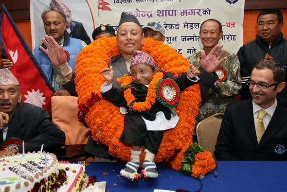 También recibió regalos por su 18° cumpleaños y bailó al son de un tambor de juguete.