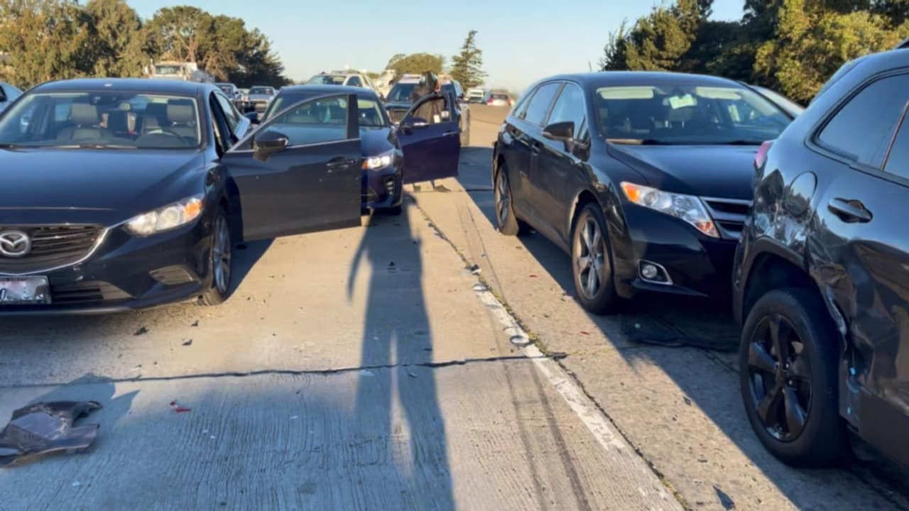 CHP indicó que hay que estar conscientes de que, con el inicio del horario de verano, el sol aparece de forma diferente a como lo hacía hace unas semanas, por lo que hay que manejar con precaución.
<br>