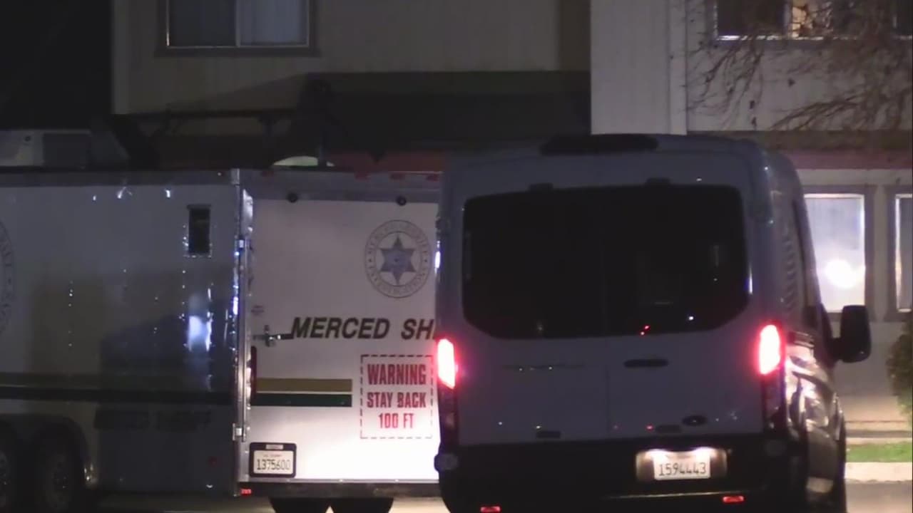 Tres niños son hallados muertos junto a una mujer en estado crítico en un apartamento de Merced