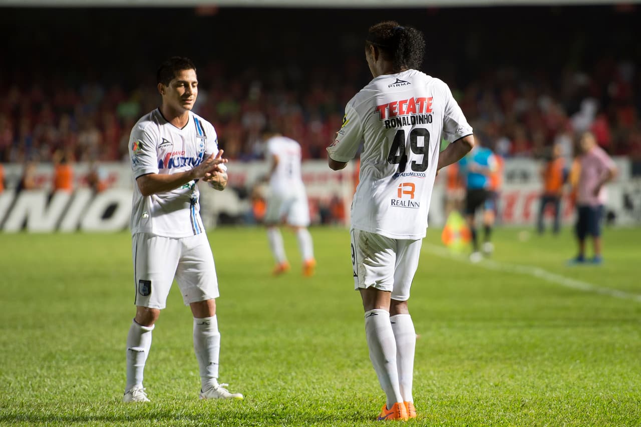 Con el 49 en la espalda, Ronaldinho dio muestras de su calidad en el fútbol mexicano.