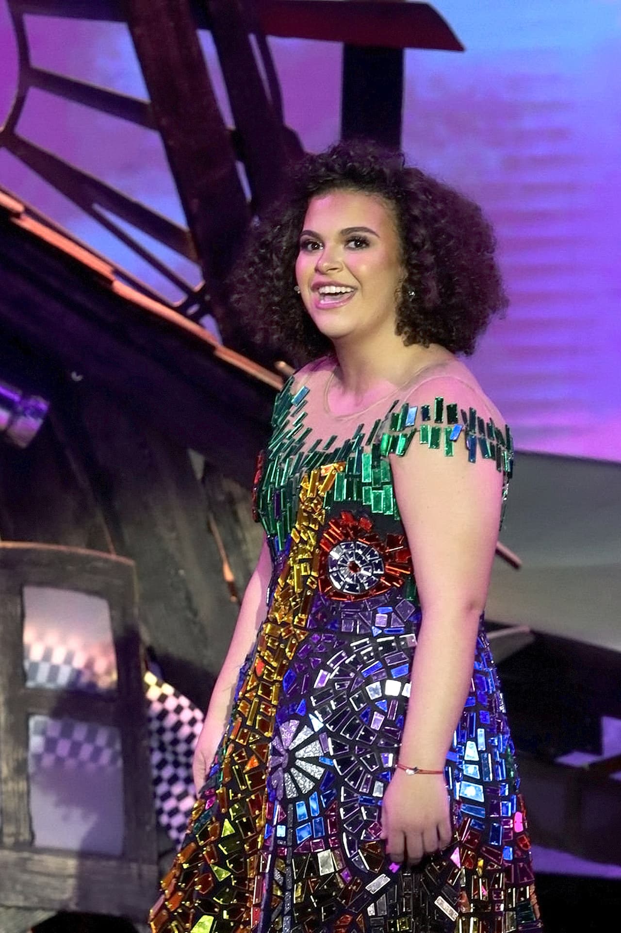 Lucerito se dijo agradecida por la gran oportunidad: "Pudo haber llamado a muchas jovencitas más, pero afortunadamente o desafortunadamente me llamó a mí y la verdad es que estoy muy agradecida con él".
<br>