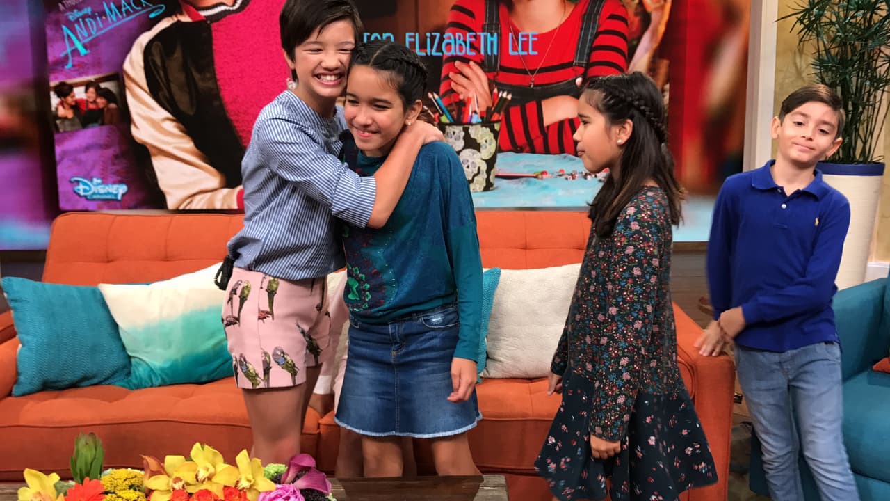 Peyton es una joven muy agradable y recibió a todos los pequeños que la acompañaban con mucho cariño.