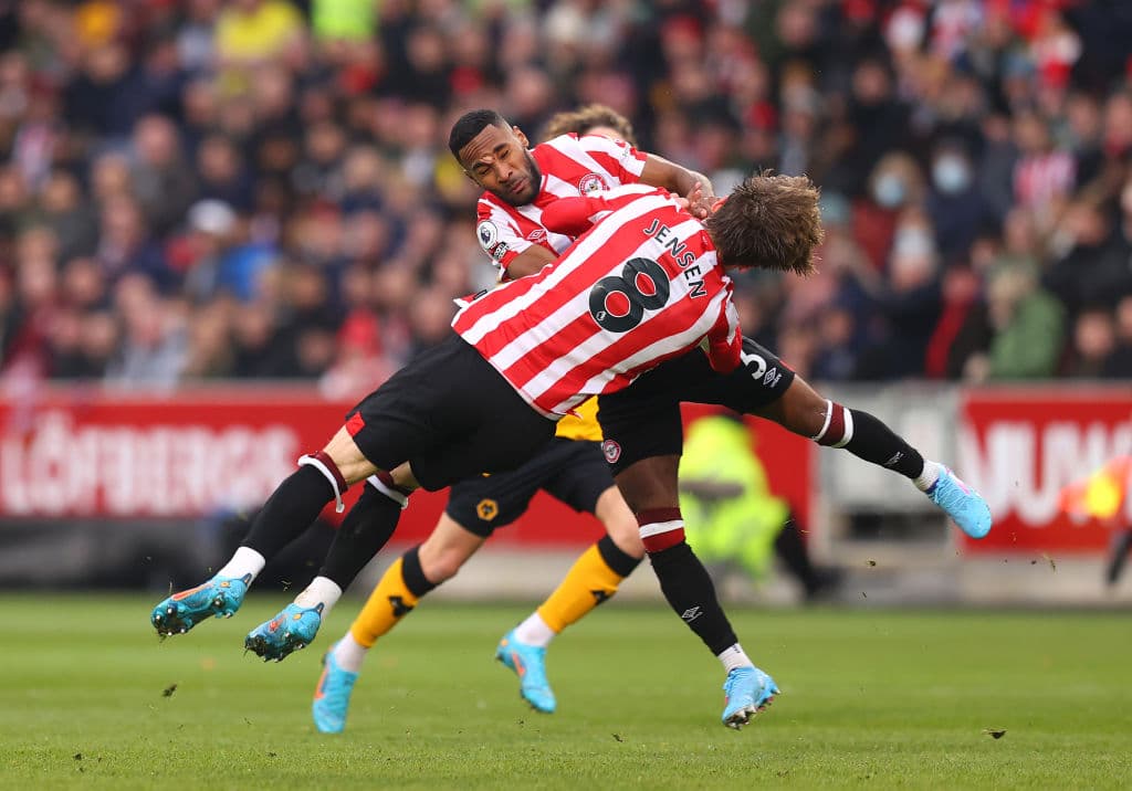 Joao Moutinho y Rúben Neves se convierten en los goleadores del día y le dan la victoria 1-2 al Wolverhampton sobre el Brentford.