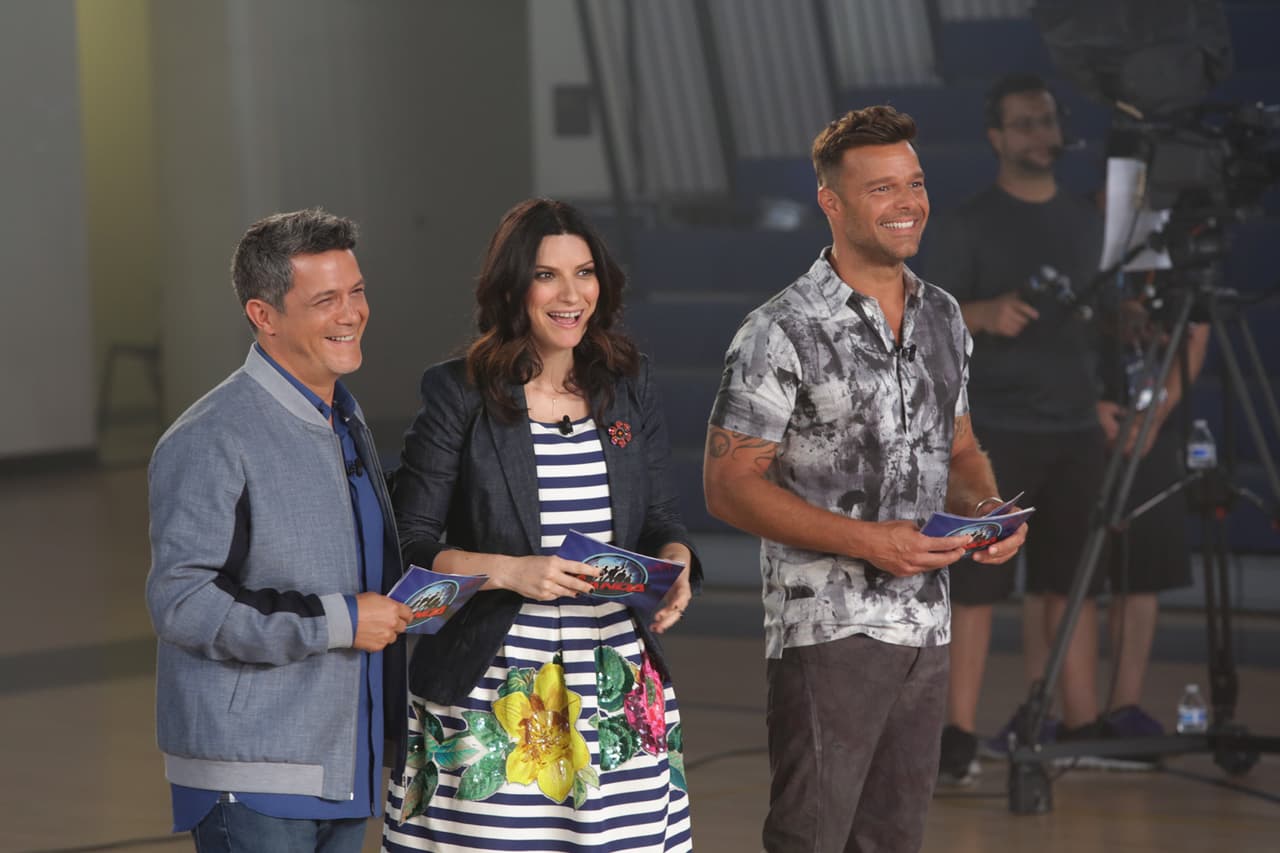 Ricky, Laura y Alejandro tuvieron su primer altercado. Sanz culpó a Laura de conformarse con poco, mientras que Ricky expresó su punta de vista y acordó que no todos tenían al talento necesario. Luego de varios dimes y diretes, llegaron a un acuerdo y escogieron las mejores voces.