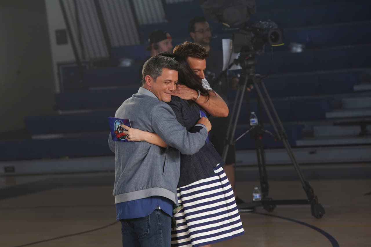 Ricky, Laura y Alejandro tuvieron su primer altercado. Sanz culpó a Laura de conformarse con poco, mientras que Ricky expresó su punta de vista y acordó que no todos tenían al talento necesario. Luego de varios dimes y diretes, llegaron a un acuerdo y escogieron las mejores voces.