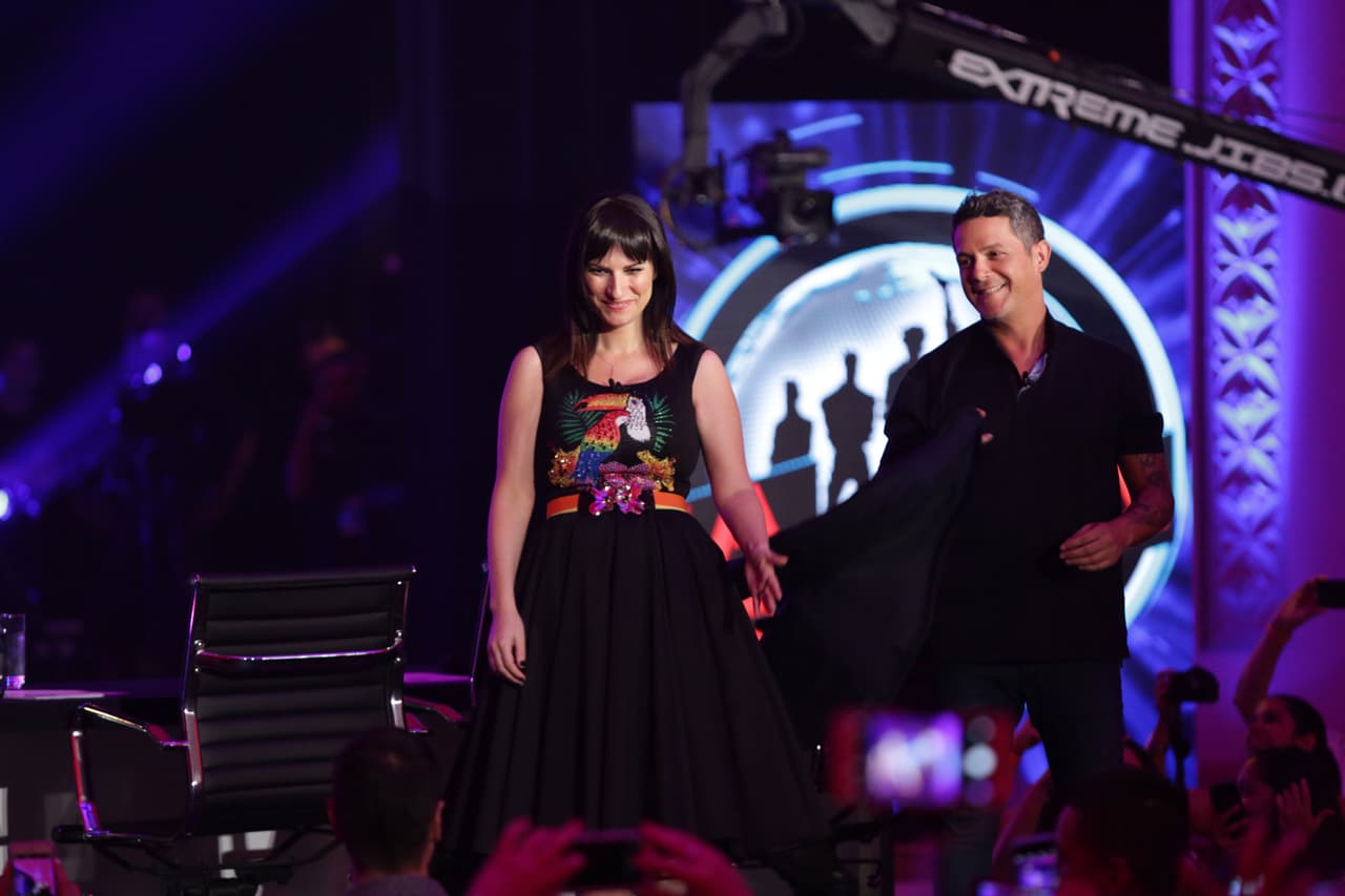 Ricky, Laura y Alejandro tuvieron su primer altercado. Sanz culpó a Laura de conformarse con poco, mientras que Ricky expresó su punta de vista y acordó que no todos tenían al talento necesario. Luego de varios dimes y diretes, llegaron a un acuerdo y escogieron las mejores voces.