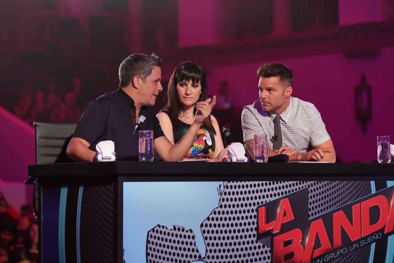 Ricky, Laura y Alejandro tuvieron su primer altercado. Sanz culpó a Laura de conformarse con poco, mientras que Ricky expresó su punta de vista y acordó que no todos tenían al talento necesario. Luego de varios dimes y diretes, llegaron a un acuerdo y escogieron las mejores voces.