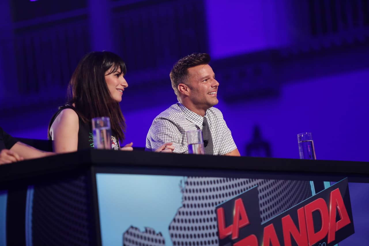 Ricky, Laura y Alejandro tuvieron su primer altercado. Sanz culpó a Laura de conformarse con poco, mientras que Ricky expresó su punta de vista y acordó que no todos tenían al talento necesario. Luego de varios dimes y diretes, llegaron a un acuerdo y escogieron las mejores voces.